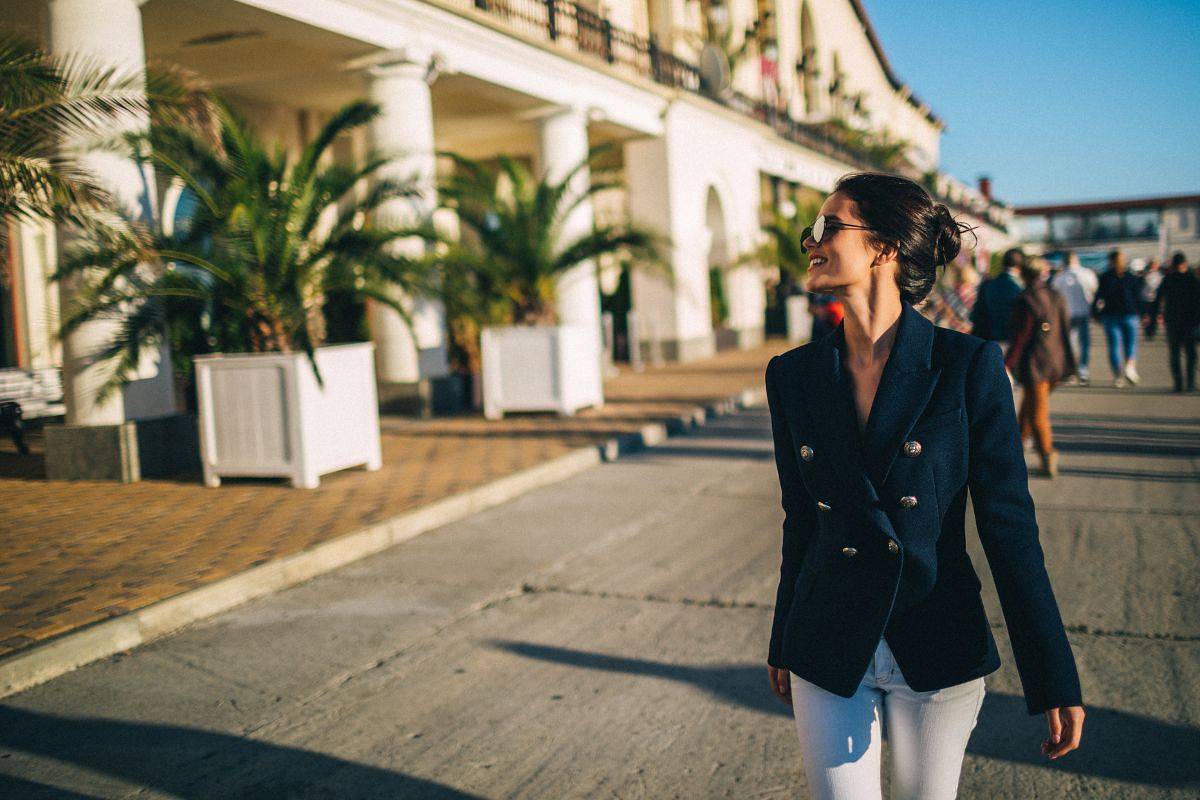 Read more about the article Power Dressing 2.0: Jak łączyć męskie kroje z kobiecym szykiem